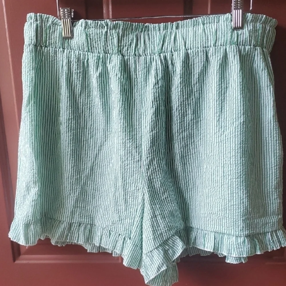 SHEIN Green and White Seersucker Striped Short Set - Picture 10 of 12